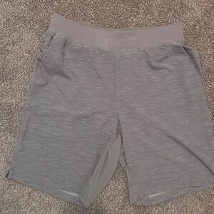 Men's Lululemon 9" linerless shorts